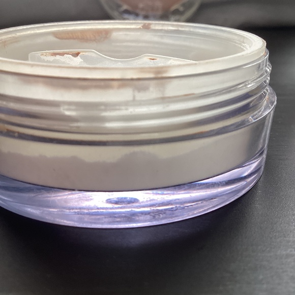 Assorted makeup - Picture 10 of 13